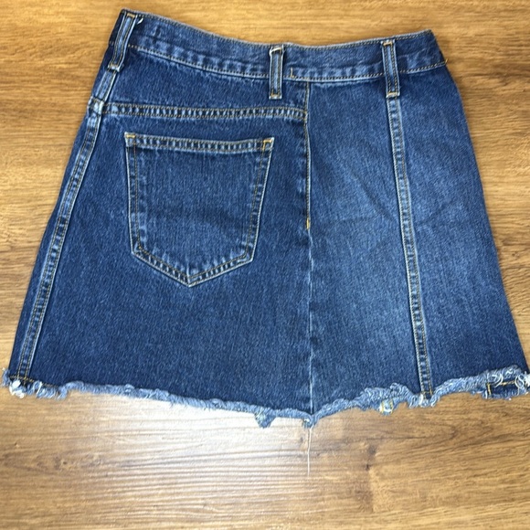 Forever 21 Denim Button Up Raw Hem Mini Jean Skirt Women’s 24 - Picture 4 of 7